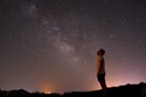 Ένα παιδί μετράει τ’ άστρα