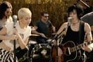 H Miley Cyrus κάνει έρανο για τα παιδιά της LGBT