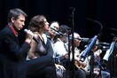 O Alex Kapranos των Franz Ferdinard τραγουδάει Μάρκο Βαμβακάρη