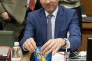 Ο Ντάισελμπλουμ τρώει M&M's στο Eurogroup