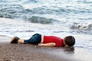 6 Έλληνες φωτογράφοι απαντούν: Έπρεπε ή όχι να δημοσιευτεί το πνιγμένο προσφυγόπουλο από τη Συρία;