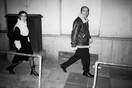 "μόλις η νύχτα πέσει στις παρόδους της Ομόνοιας, η ζωή γλιστρά τοίχο τοίχο" (Μένης Κουμανταρέας)