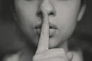 Οι διαφορετικές «σιωπές»: Ένας ψυχολόγος εξηγεί το πώς η σιωπή διδάσκεται στην κοινωνία