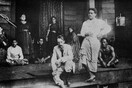 Οι παράξενες, πολύ παράξενες οι φωτογραφίες του Στίβενσον στις νήσους Σαμόα