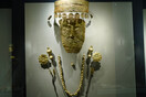 Tέσσερις χρυσές νεκρικές μάσκες κι ένα στεφάνι δάφνης στο Μουσείο της Πέλλας