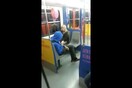 Πεθαίνω σα χώρα 2015. Σε ένα βαγόνι του Ηλεκτρικού, μια γυναίκα ξεσπάει...