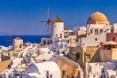 Guardian: Σχέδιο για «διαβατήριο εμβολιασμού» Βρετανών που θέλουν να κάνουν διακοπές στην Ελλάδα