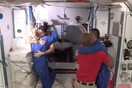 Αγκαλιές μόνο στο Διάστημα: Η ασφαλής εγγύτητα για το πλήρωμα του ISS