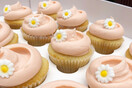 Sex & the City: Το νεοϋορκέζικο ζαχαροπλαστείο Magnolia Bakery έδωσε τη συνταγή του «Carrie cupcake»