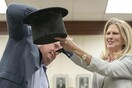 ΗΠΑ: Τράβηξαν μπαλάκι του πινγκ πονγκ από ημίψηλο καπέλο για να εκλέξουν τον νέο δήμαρχο [ΒIΝΤΕΟ]