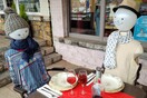 Βέλγιο: Εστιατόριο σερβίρει σε κούκλες σε ένδειξη διαμαρτυρίας για τα περιοριστικά μέτρα