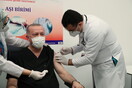 Ο Ερντογάν εμβολιάστηκε κατά της Covid-19 και φωτογραφήθηκε για να καθησυχάσει τους πολίτες
