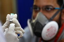 Politico: Ευρωπαίοι θέλουν να «σπάσουν» οι πατέντες των εμβολίων κατά της Covid-19 για να αυξηθεί η παραγωγή