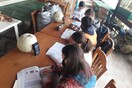 Κόντρα Τσίπρα- ΝΔ για μαθητές στην Ηλεία που έκαναν τηλεκπαίδευση έξω από καφενείο