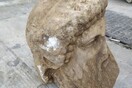 Οδός Αιόλου: Κεφαλή αγάλματος βρέθηκε τυχαία 1,5 μ. κάτω από τη γη - Η ανάρτηση Μπακογιάννη