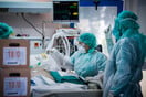 Θριάσιο: Διασωληνωμένος ο υποδιοικητής - «Δεν υπάρχει συσχέτιση με το εμβόλιο», λέει το υπ. Υγείας