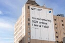 Το Twitter ανεβάζει τα πιο ξεκαρδιστικά tweets του 2020 σε billboards στη Νέα Υόρκη