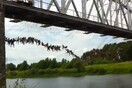135 άτομα κάνουν ταυτόχρονα Bungee Jumping!