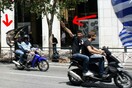 Προκλητική εμφάνιση Χρυσαυγιτών στη συγκέντρωση των δημοσιογράφων