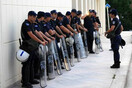 Η αστυνομία «επικήρυξε» την Τρόικα