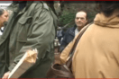 Ασφαλίτες με καδρόνια και κουκούλες (video)