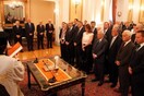 Πρωθυπουργός και υπουργοί αρνούνται τις αποδοχές τους