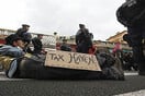Πού πάνε οι «επενδύσεις», όταν φεύγουν;
