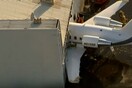 Αεροπλάνο προσέκρουσε σε υπόστεγο στην Καλιφόρνια
