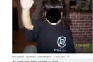 Πεντάχρονος χαιρετά ναζιστικά, φορώντας μπλούζα της Χρυσής Αυγής