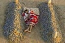Fake και η είδηση με το αγόρι που κοιμάται στους τάφους των γονιών του