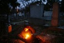 Του πήραν το σπίτι για χρέη, κοιμάται σε τάφο