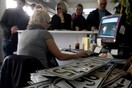 Λιγότεροι από τους μισούς έχουν πληρώσει τα τέλη
