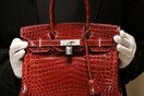 Αυτή η τσάντα πωλήθηκε για 63.800 ευρώ!