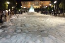 Έριξαν απορρυπαντικό στο συντριβάνι στο Σύνταγμα