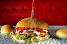 Θεσσαλονίκη: Ποιος μπορεί να φάει ένα burger- τριών κιλών;
