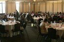 O γαμπρός δεν ήρθε και η πεθερά φώναξε στη δεξίωση τους άστεγους
