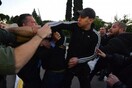 Εμφανίστηκε ο άνδρας με το τζόκεϊ που γρονθοκόπησε τον Γ. Κουμουτσάκο
