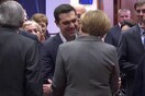H συνάντηση δευτερολέπτων και η χειραψία Τσίπρα - Μέρκελ πριν από τη Σύνοδο