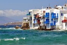 Η λίστα με τα 23 νησιά όπου οι πληρωμές θα γίνονται μόνο με κάρτα