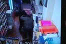 Πάλη ιδιοκτήτη ψιλικών με ληστή στην Καλλιθέα