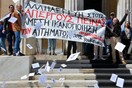 Αντιεξουσιαστές σήκωσαν πανό και μπροστά στον Άγνωστο Στρατιώτη