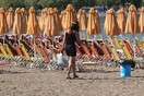 "Πόλεμος" για τις ξαπλώστρες σε παραλία της Κρήτης - 4 συλλήψεις επιχειρηματιών