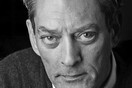 O Paul Auster υπογράφει τα βιβλία του στον Ιano