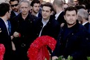 Ποιος ήταν ο πρώτος πρωθυπουργός που κατέθεσε στεφάνι στο Πολυτεχνείο; //
