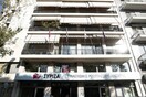 Προσαγωγές ατόμων έξω από τα γραφεία του ΣΥΡΙΖΑ