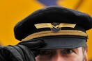 Mια επιβάτης της Germanwings περιγράφει πώς ένας πιλότος τους συγκίνησε μια μέρα μετά την τραγωδία