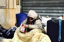 Μια άστεγη που διαβάζει Vogue προκάλεσε σάλο στο Instagram