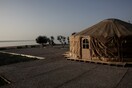 Τι δουλειά έχουν αυτές οι δύο νομαδικές σκηνές στο Λιμάνι της Θεσσαλονίκης;