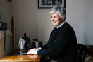 Συνάντηση με μια 80χρονη κυρία της Θεσσαλονίκης που ράβει και μαγειρεύει για τους πρόσφυγες