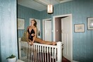 Ο Γιώργος Λάνθιμος φωτογραφίζει για το V magazine τo μοντέλο της Victoria's Secret,Taylor Hill